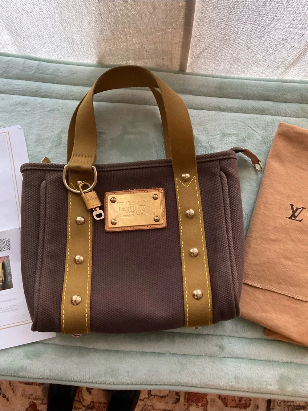LV hand bag 8X10 excellent condition